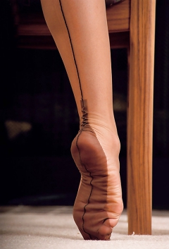 Young lady long gloves brown ffs