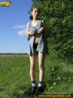 Teen outdoor pissing in a sunny day