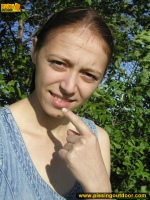 Teen outdoor pissing in a sunny day