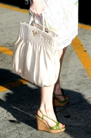Everybody move your feet - rose McGowan