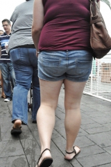 Chubby MILF At Food Truck Wars