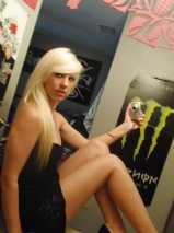 Une blondasse bien chaudasse