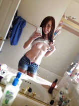 BRUNETTE - CELL PHONE PICS