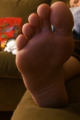 My gf\'s feet and ass please comment!
