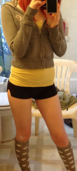 Amateur Naked Teen Shows Her Pussy (1)