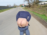 nat092 laisse depasser sa culotte