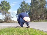 nat092 laisse depasser sa culotte