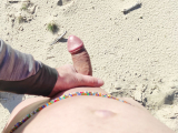 Caresse coquine dans les dunes de la plage