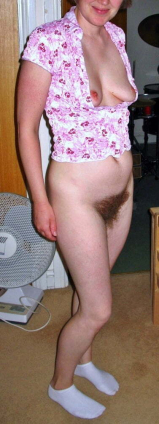 Women love to show their hairy pussy!
