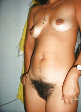 Women love to show their hairy pussy!
