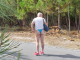 Il fait chaud alors j enleve ma culotte sur la route