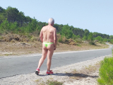 Il fait chaud alors j enleve ma culotte sur la route