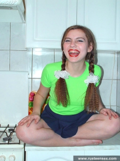 Teen housewife - N