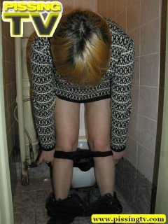Student-girl cleaning her split - N