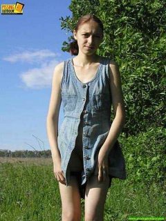 Perverted babe peeing - N