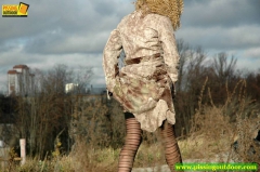 Blonde pissing - N