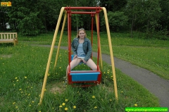 Play pissing - N