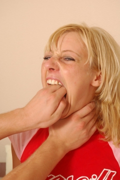 Steve stretched Sweeties mouth - N
