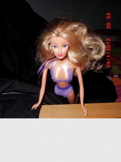 Blond doll - N