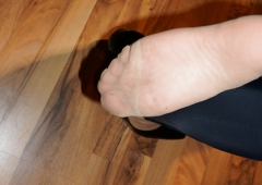 Foot torture with peas in high heels, leggings and corset - N