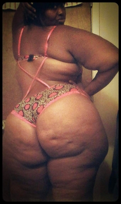 SOMEBODY MAMA FINE AS HELL VOL.215 - N