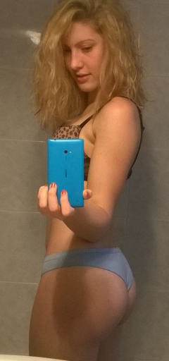 19 yo italian amateur whastapp selfies - N