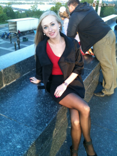 Tiny blonde amateur loves to pose naked - N