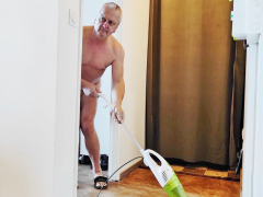 nat092 le nudiste fait le menage - N