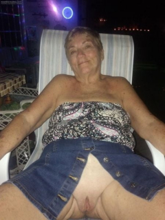 granny shows pussy - N