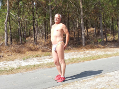 Nudiste en balade coquine - N