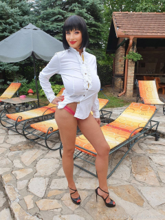 mature and sexy - N