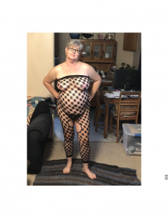 Chubby Kim posing in new outfit. - N