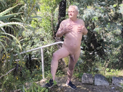 je me balade nu dans la nature - N