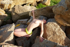 Cracking horny teen girl - N