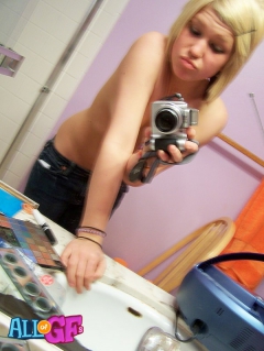 Naughty girlfriend shoots nude - N