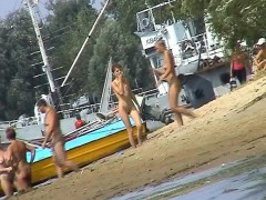 clothing-optional-beach-with-a-lot-of-ladies-running-around