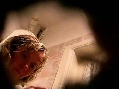 spying-mom-in-toilet-anita