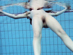 Cheh sexy redhead naked swimming