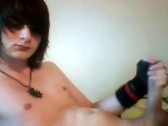 18-yo-emo-boy-cums-on-cam