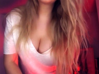 Webcam blonde babe fucks and sucks her boyfriend off