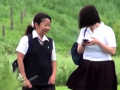 asian-school-teens-peeing