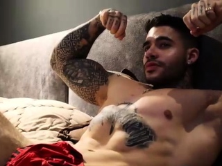 Straight amateur hunk seduced by gay