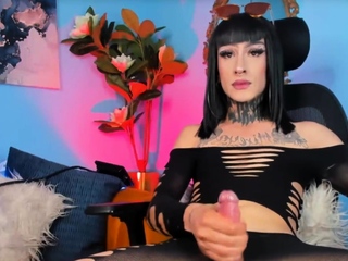 Goth shemale jerking on cam