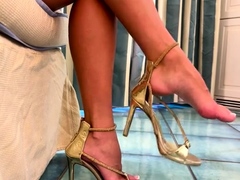 Swan Feet aka swanfee OnlyFans - Shoe play