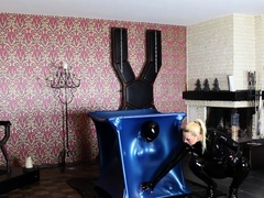 Amateur CDin latex dildoing