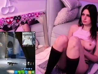 Brunette solo masturbation on bigbed