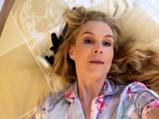 Cumshot amateur MILF suck and jerks dude in the bedroom