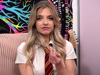 Amateur Webcam Teen Masturbates And Teases