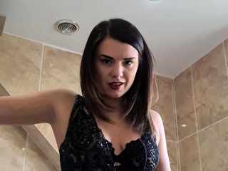 Milf brunette dildo masturbate