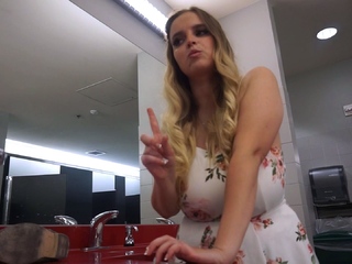 amateur blonde solo webcam